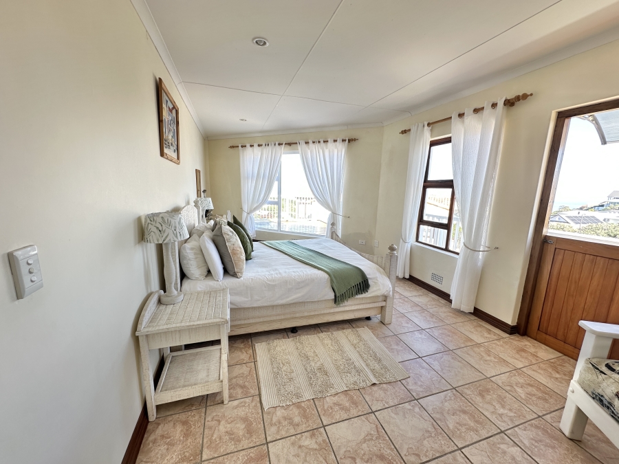 6 Bedroom Property for Sale in Cola Beach Western Cape